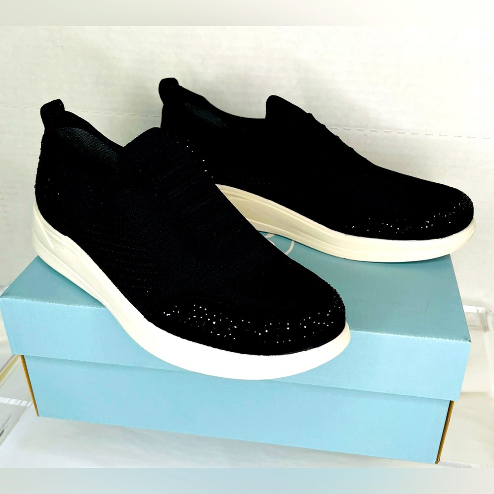 Bzees, Timeless Bright Slip-ons, Black, Women’s 9.5, NIB